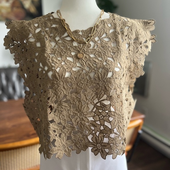 Elegant Lace Floral Top - Brown - Picture 2 of 2